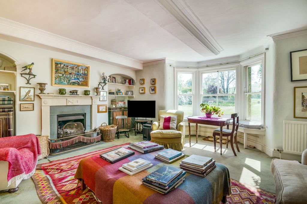 Property photo 3 of 23 Sitting Room