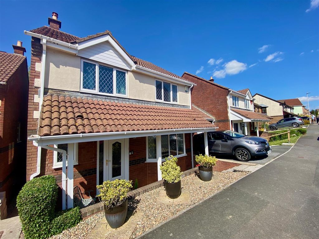 Property photo 1 of 22 Greenwood Park Road, Plympton, Plymouth Pl7 2We