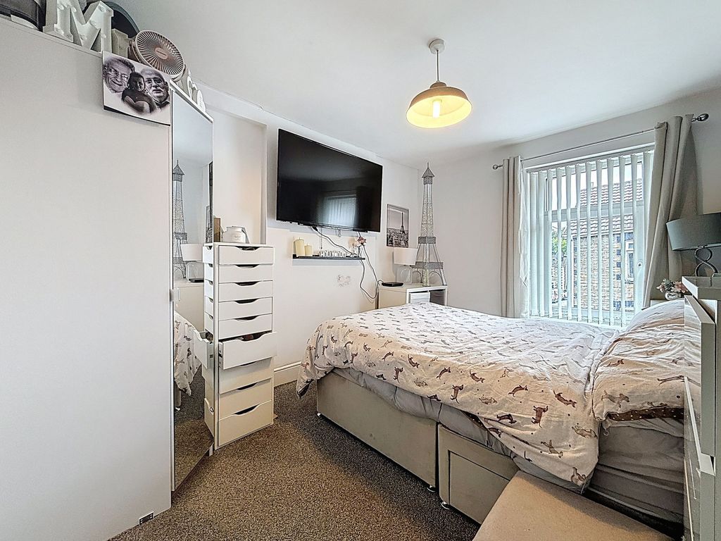 Property photo 2 of 25 Bedroom One