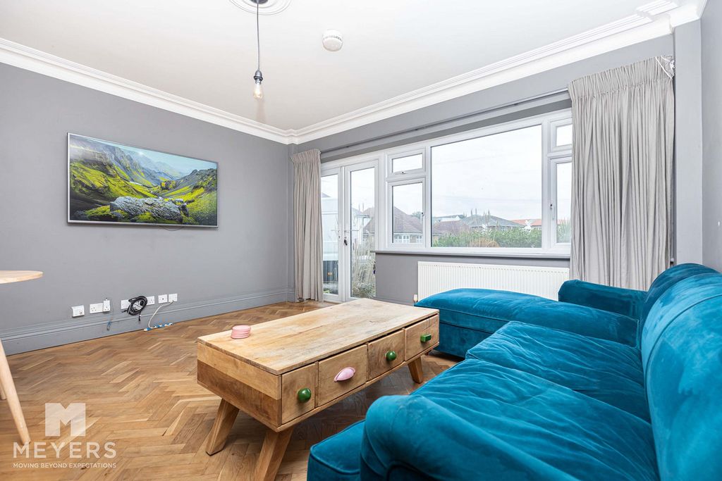 Property photo 3 of 31