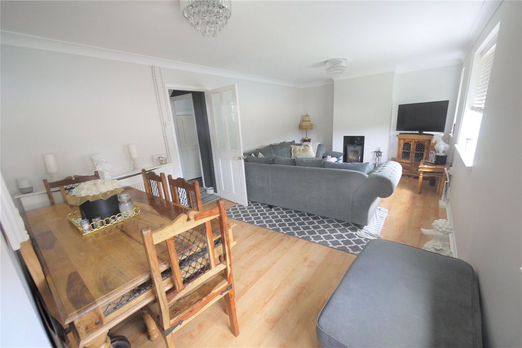 Property photo 1 of 10 Living/Dining Room