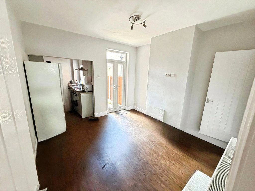 Property photo 3 of 11 Dining Area