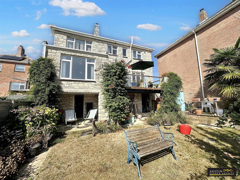 Property photo 1 of 31