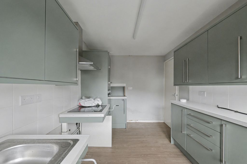 Property photo 2 of 14 14 Saxon Close, Clanfield, Waterlooville, Po8 0Jt