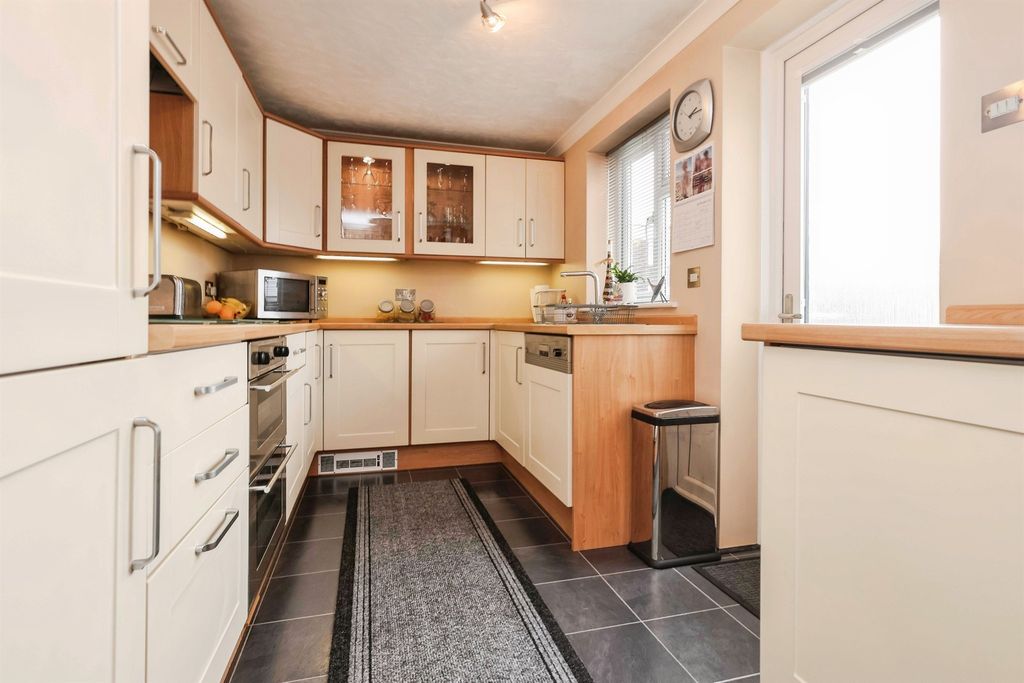 Property photo 3 of 17