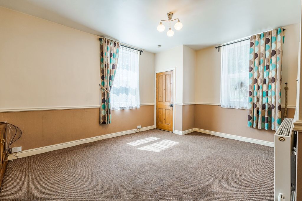 Property photo 3 of 11