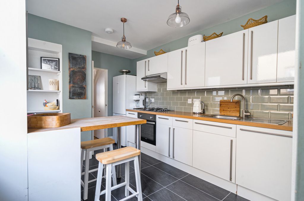 Property photo 3 of 20 30-6A7Db0883Ed80-...