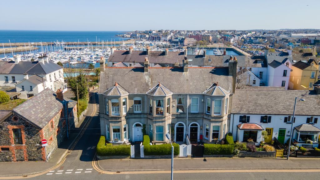 Property photo 1 of 67 003
