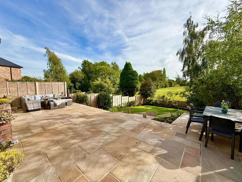 Property photo 2 of 23