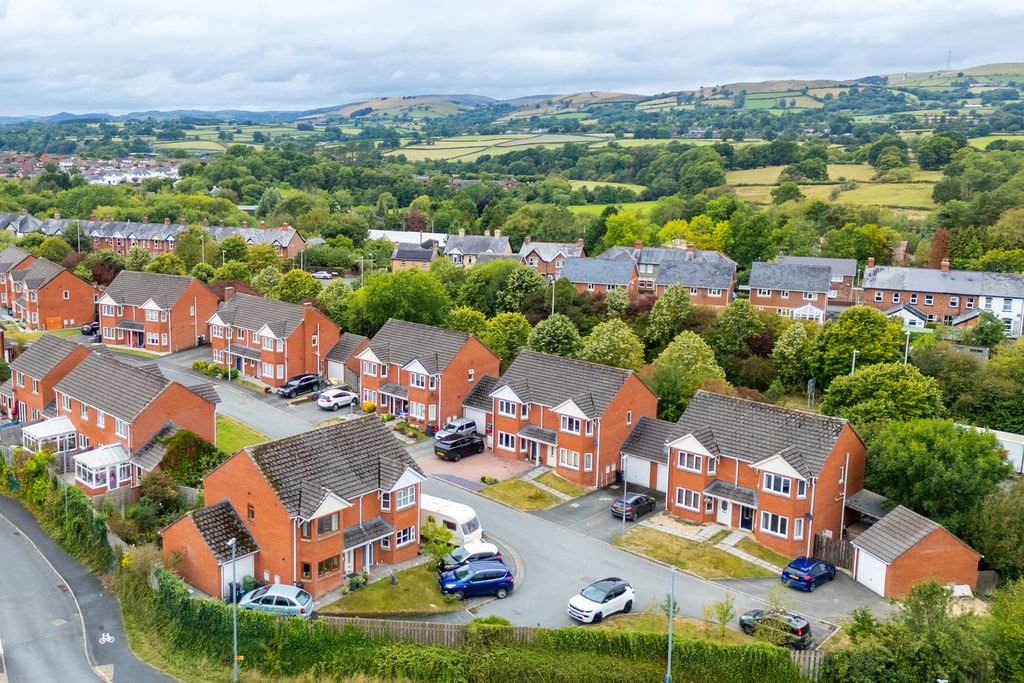 Property photo 2 of 49