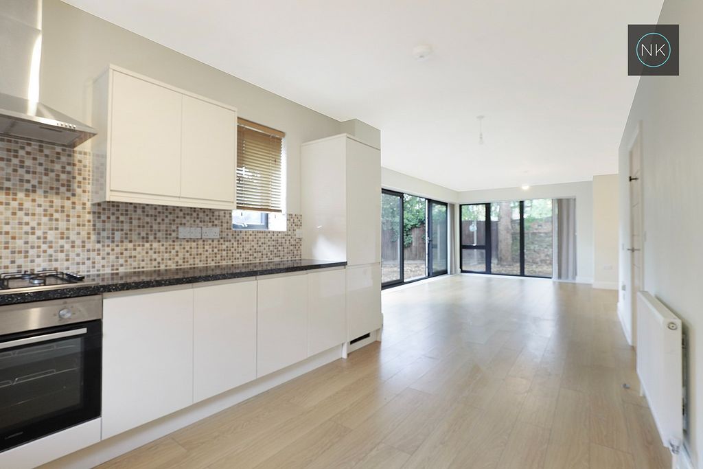 Property photo 3 of 22 4398747