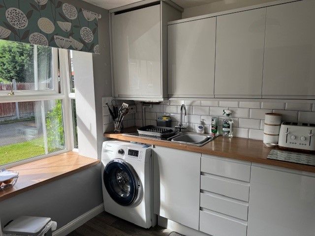 Property photo 2 of 10 Kitchen