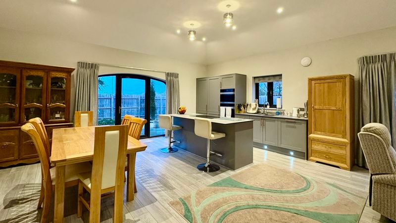 Property photo 3 of 16 Photo 7