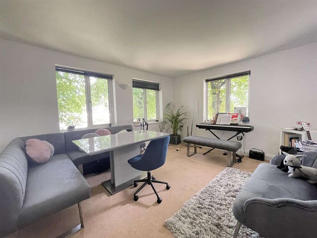 Property photo 3 of 6 Sitting Room