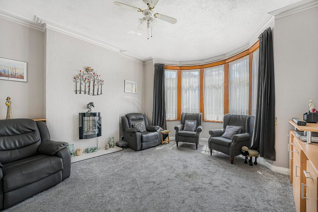 Property photo 2 of 29 Picture No. 05