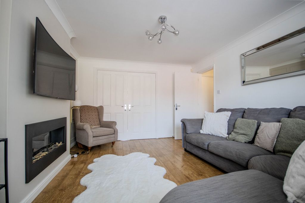 Property photo 2 of 33