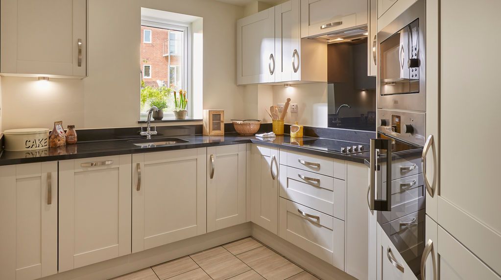 Property photo 2 of 10 Kitchen