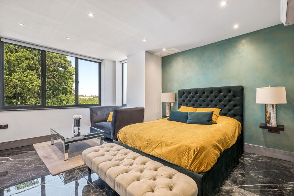 Additional image 15 of 5 bed detached house to rentWaggon Road, Barnet EN4