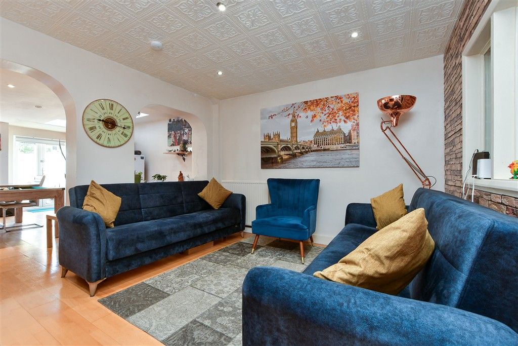 Property photo 2 of 14 Lounge