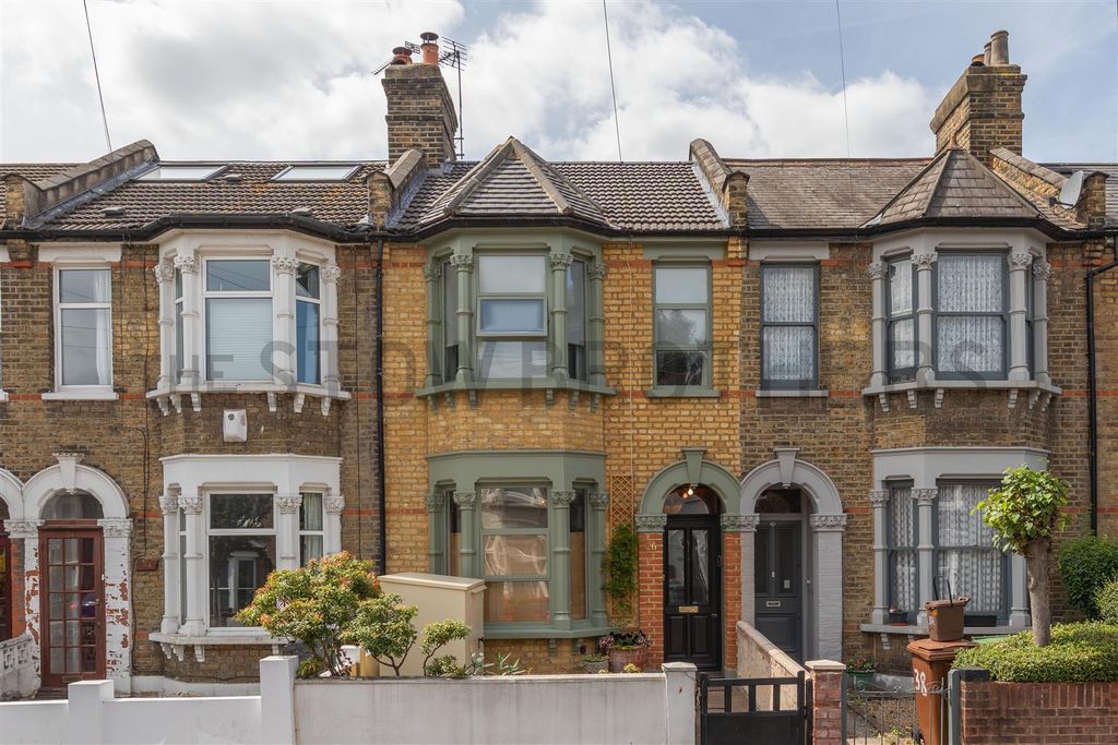 Property photo 1 of 32