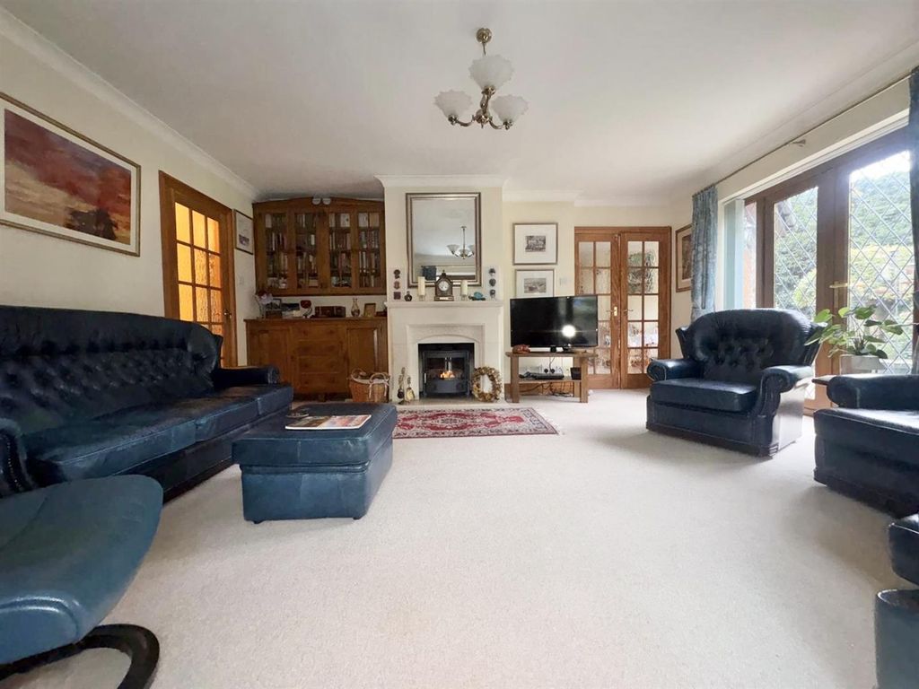 Property photo 2 of 23 Sitting Room