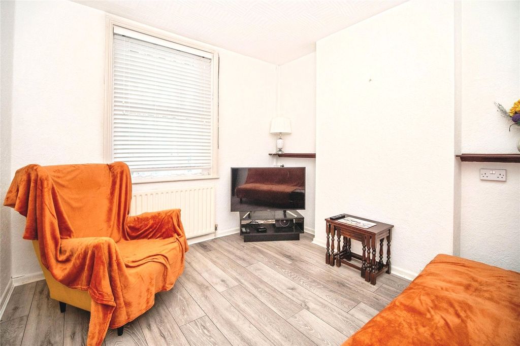 Property photo 2 of 25 Picture No. 37