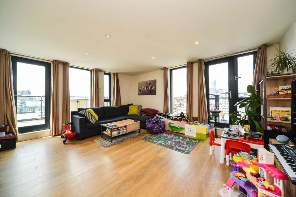 Property photo 2 of 10