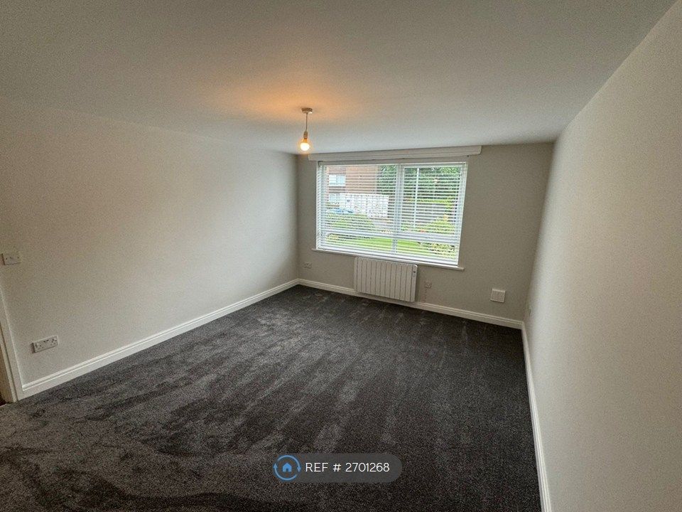 Property photo 3 of 8 Lounge