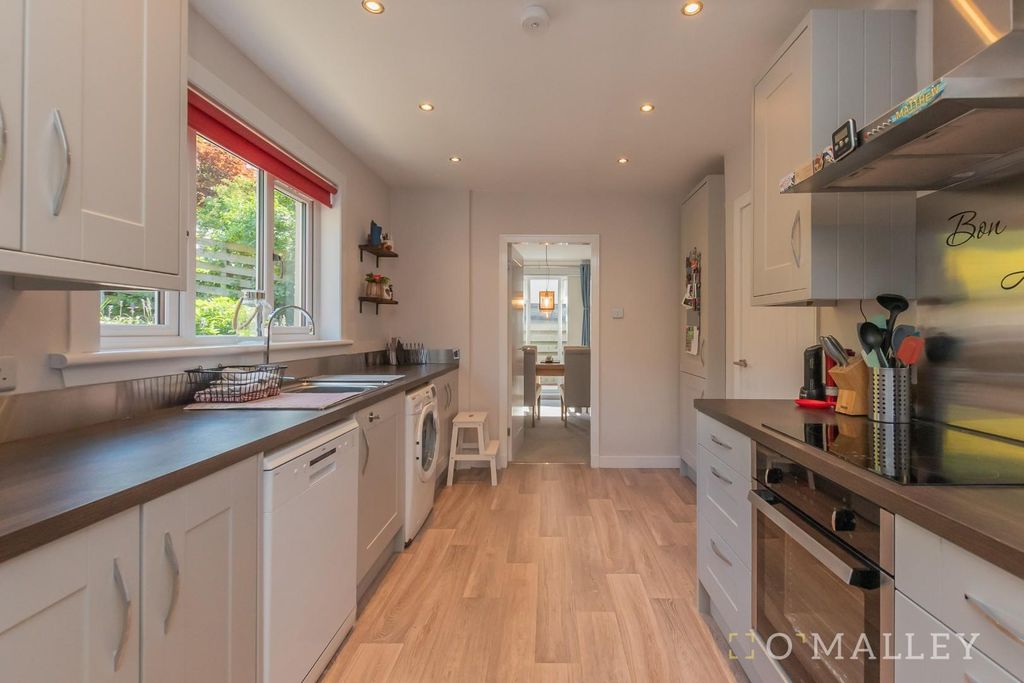 Property photo 3 of 33 Kitchen