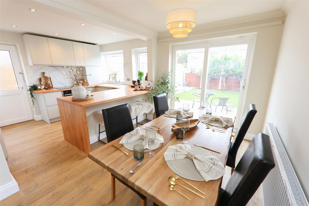Property photo 3 of 16 Dining/Kitchen