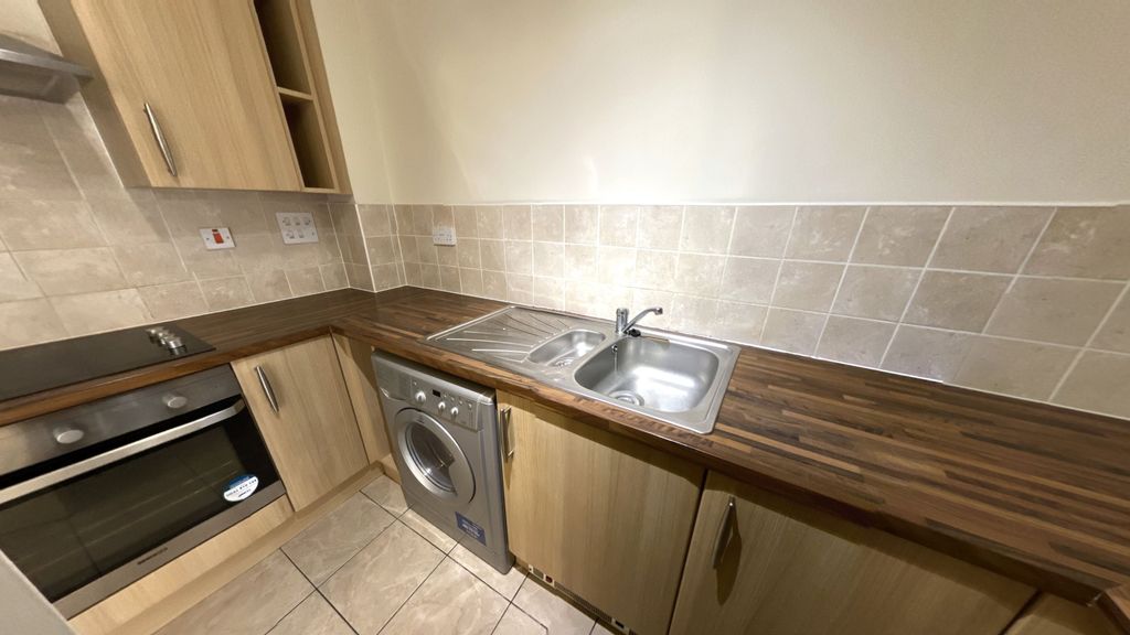 Property photo 3 of 6 Kitchen