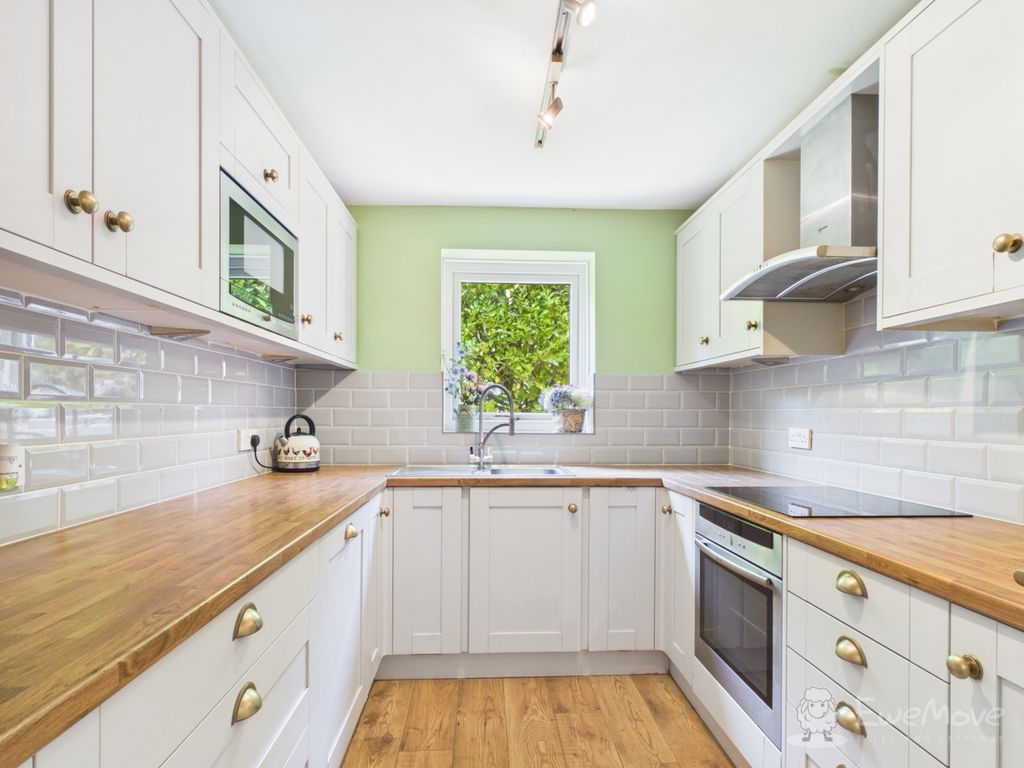 Property photo 2 of 12 Kitchen