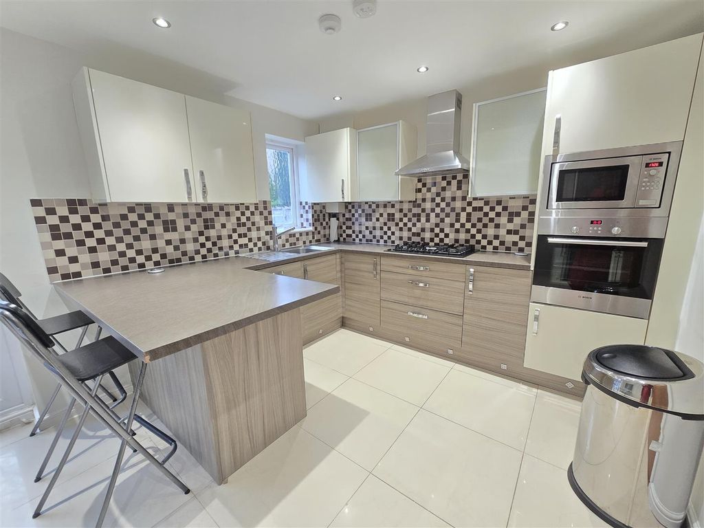 Property photo 2 of 22 1000313640.Jpg