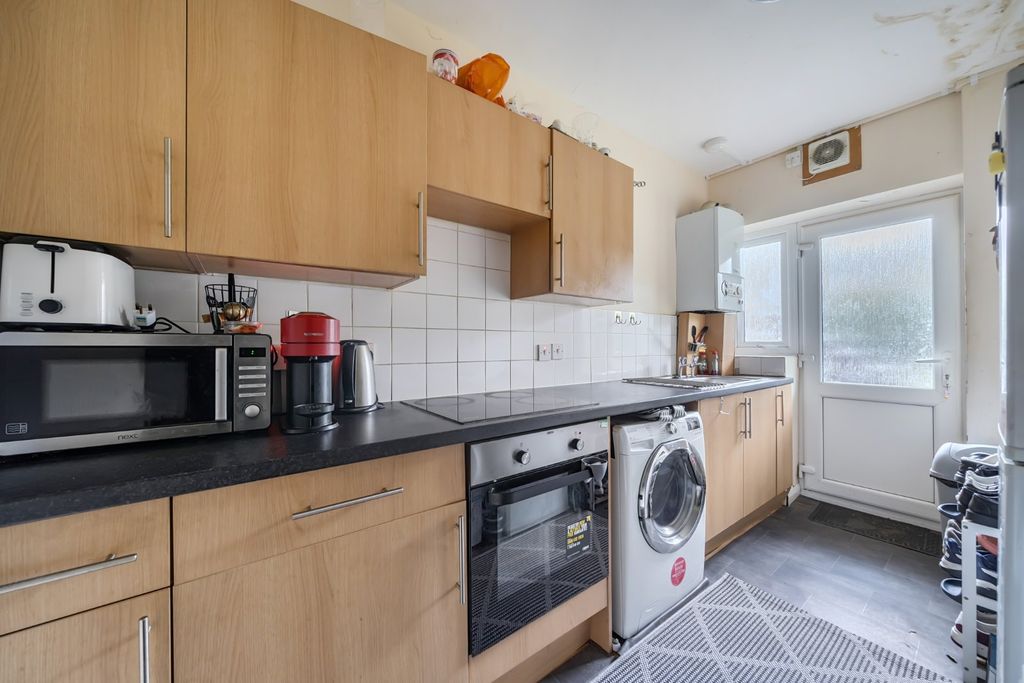 Property photo 2 of 15 Picture No. 12