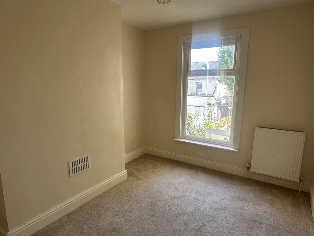 Property photo 3 of 7 Image00006