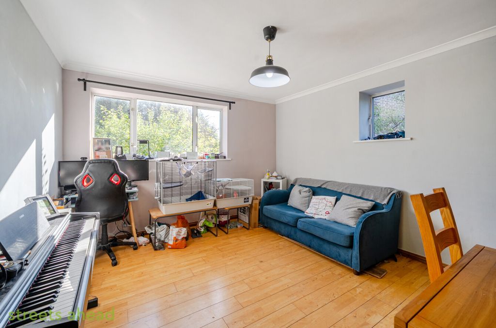Property photo 2 of 9 c792d07E-d219-4Db...