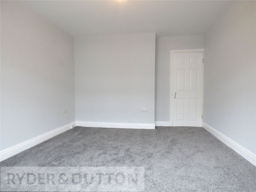 Property photo 3 of 14 Lounge