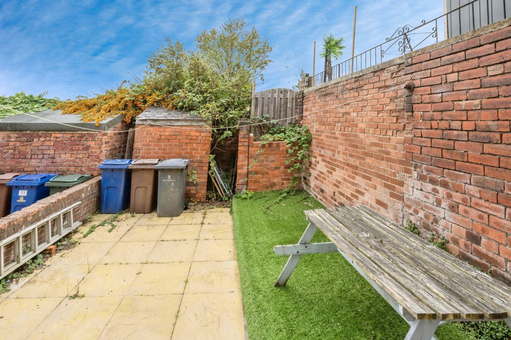 Property photo 2 of 19 14