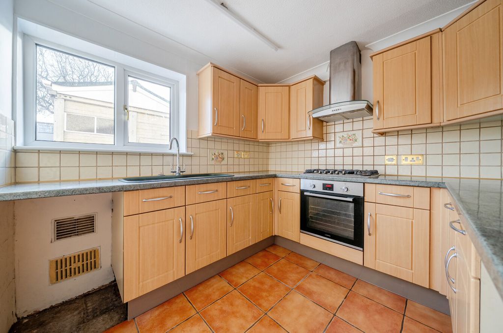 Property photo 3 of 20 1395457-16-695d17...