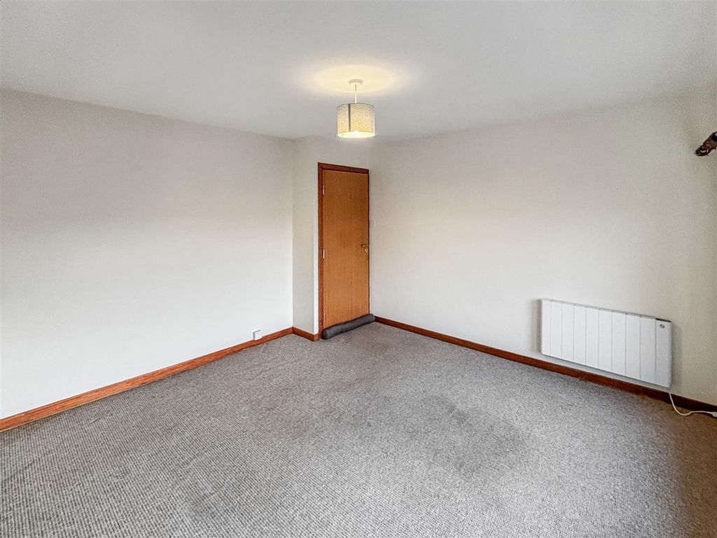 Property photo 3 of 11 S003.Jpg