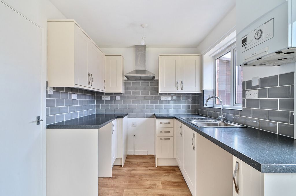 Property photo 2 of 11 1306871-19-6847Fb...