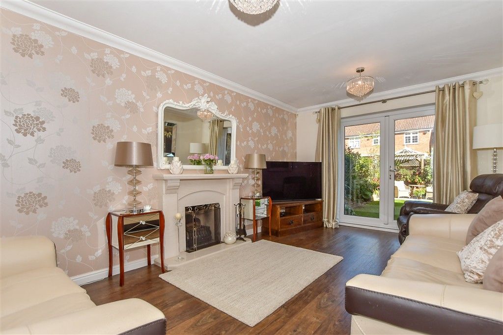 Property photo 2 of 15 Lounge