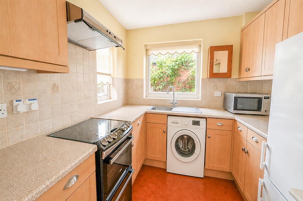 Property photo 3 of 9 Kit.Png