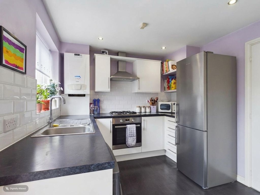 Property photo 2 of 10 Kitchen