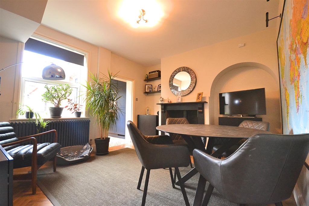 Property photo 2 of 26 165.Png
