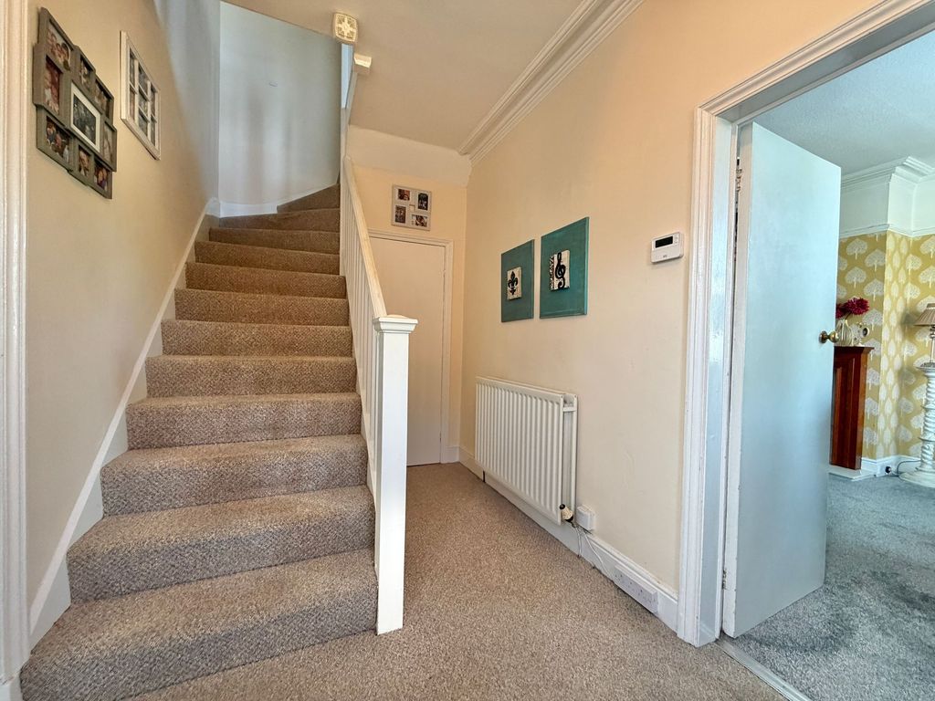 Property photo 2 of 13 Hall