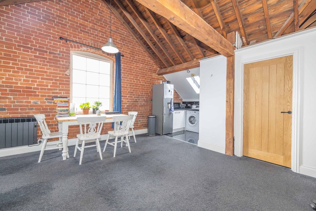 Property photo 2 of 8 Picture 2