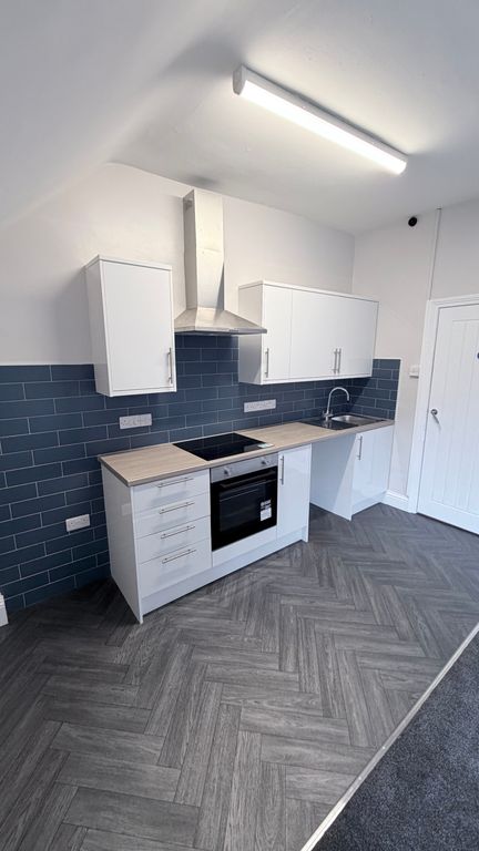 Property photo 3 of 6 Kitchen