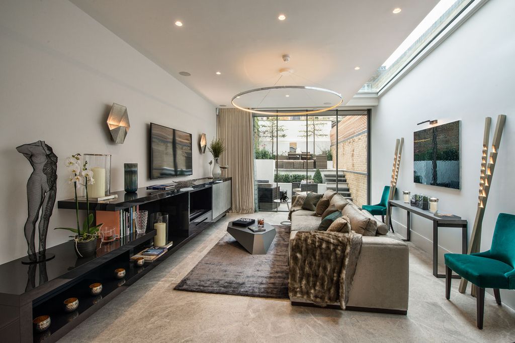 Property photo 3 of 24