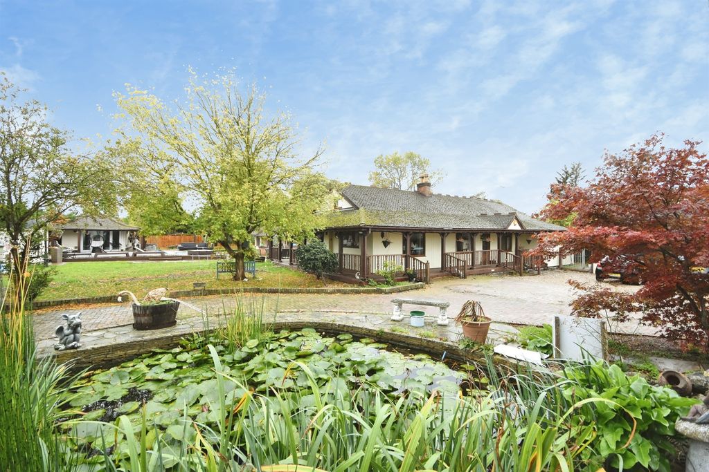 Property photo 2 of 31